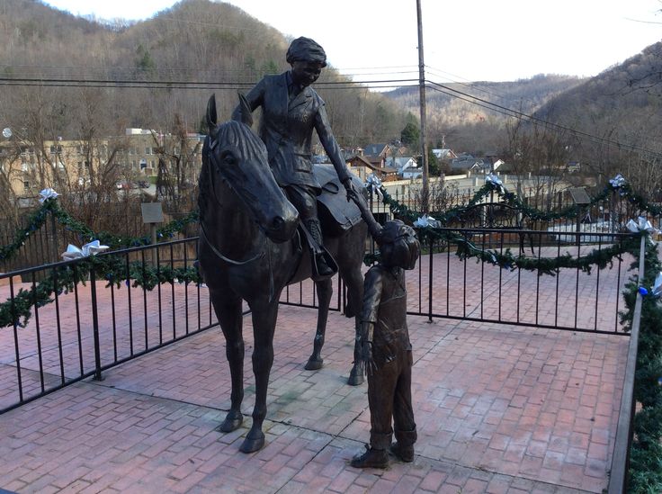 Statue of Mary Breckinridge on horseback, symbolizing her work with the Frontier Nursing Service in rural Kentucky.